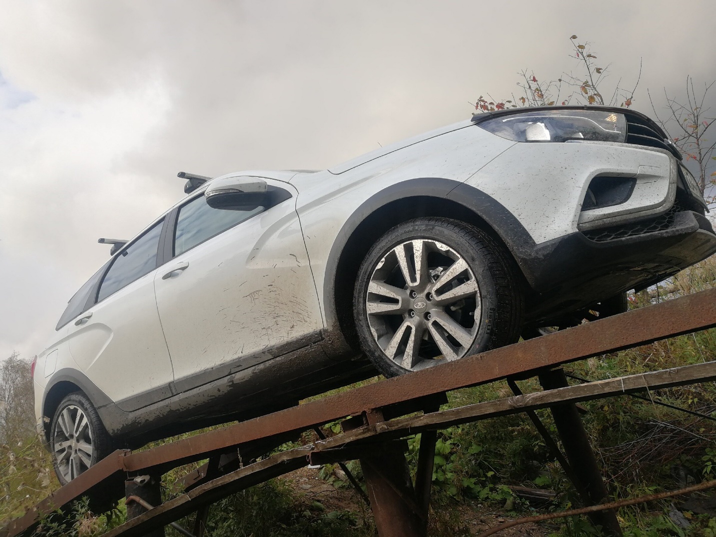 osmotr-dnishcha-lada-vesta-1