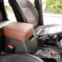 Чехол на штатный подлокотник УАЗ Патриот рестайлинг (Коричневый, Экокожа, РОМБ)