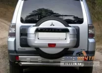 Защита заднего бампера на Mitsubishi Pajero 4